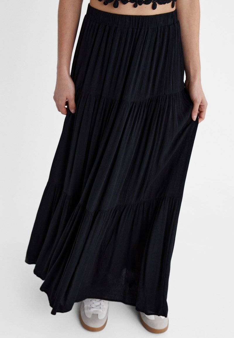 Stradivarius Stradivarius PEASANT - Maxi skirt - black Versandkostenfrei