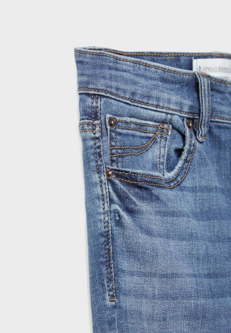 Stradivarius Stradivarius Jeans Skinny Fit - blue denim Großer Ausverkauf