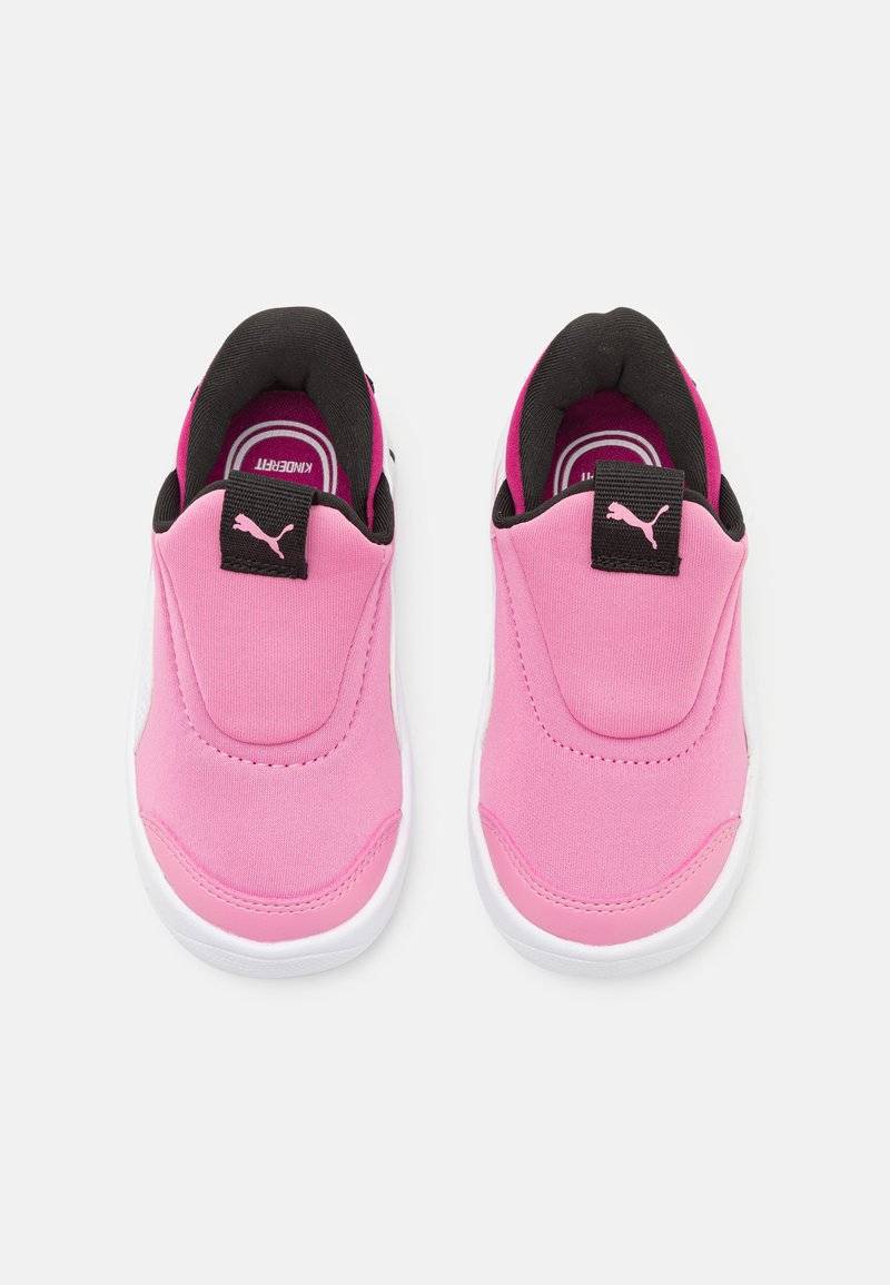 Puma Puma COURTFLEX V3 EASE IN UNISEX - Training shoe Verkauf