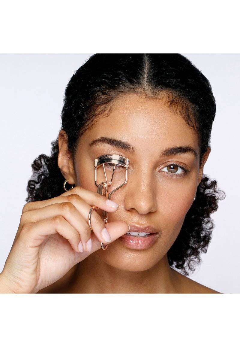 TWEEZERMAN TWEEZERMAN CURL 38° EYELASH CURLER - Eye makeup tool - champagner Neuheiten