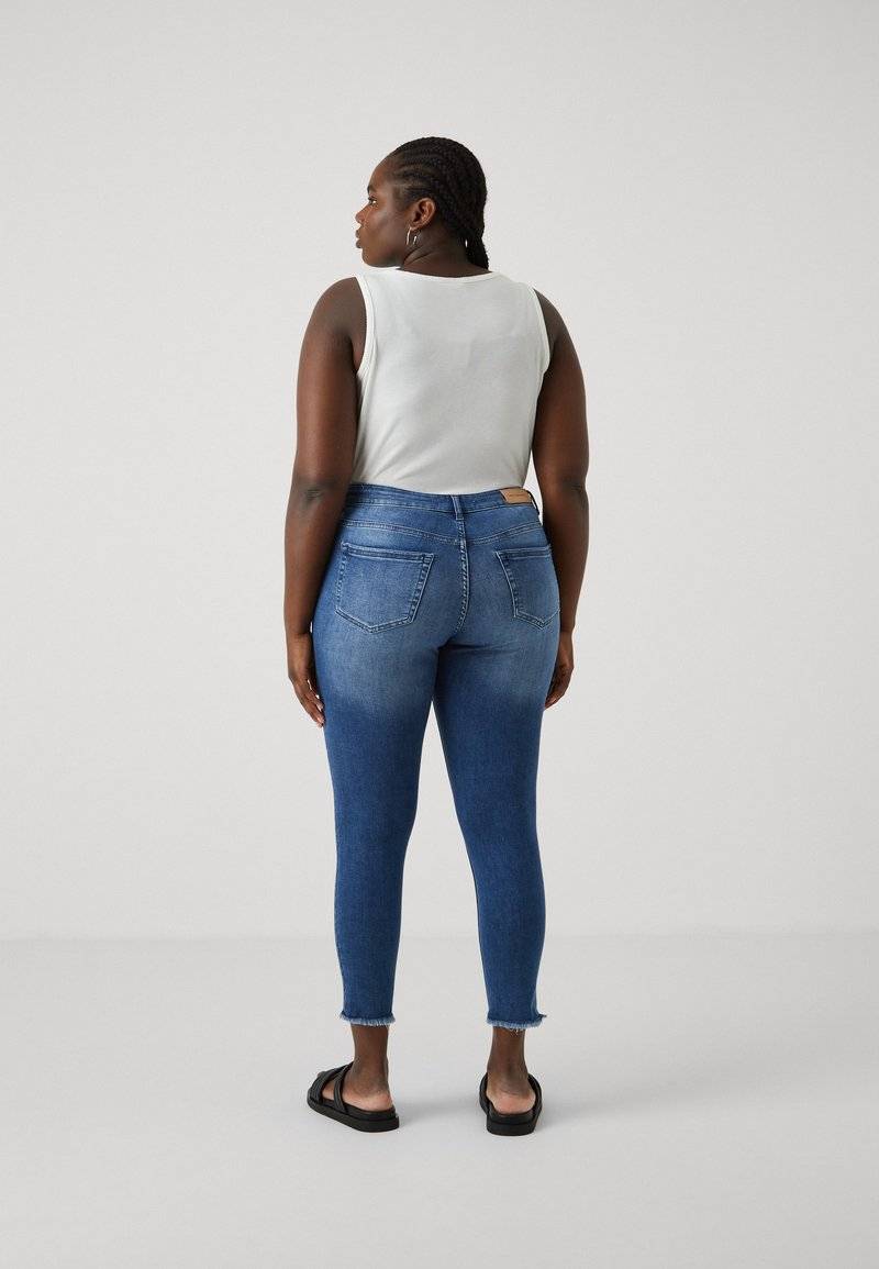 ONLY Carmakoma ONLY Carmakoma CARWILLY - Jeans Skinny Fit - medium blue denim JETZT KAUFEN