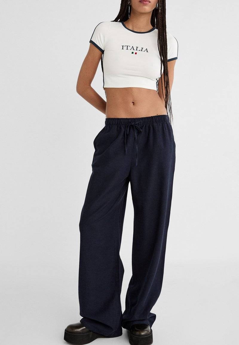 Stradivarius Stradivarius LOOSE-FITTING - Trousers - dark blue