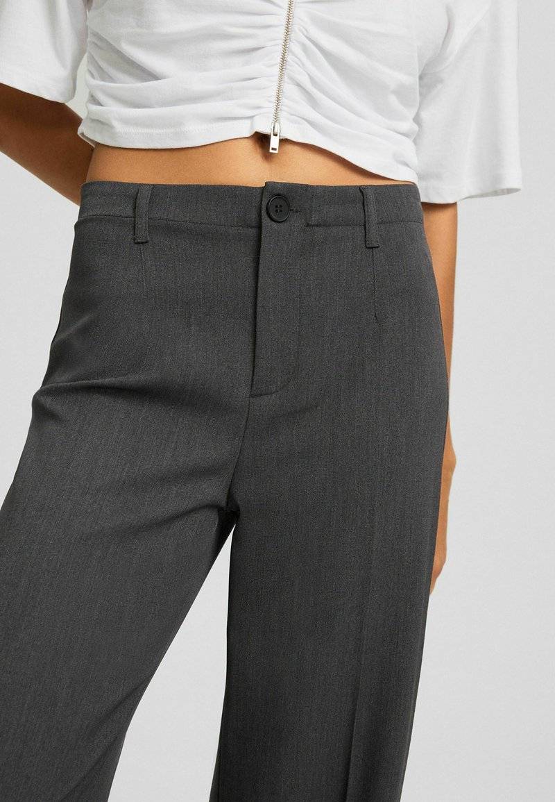 Bershka Bershka WIDE-LEG TAILORED - Trousers - mottled dark grey Bis zu 50% Rabatt