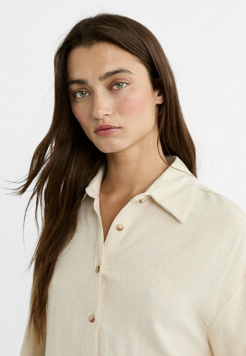 Stradivarius Stradivarius Button-down blouse - stone Vierteljährliche Förderung