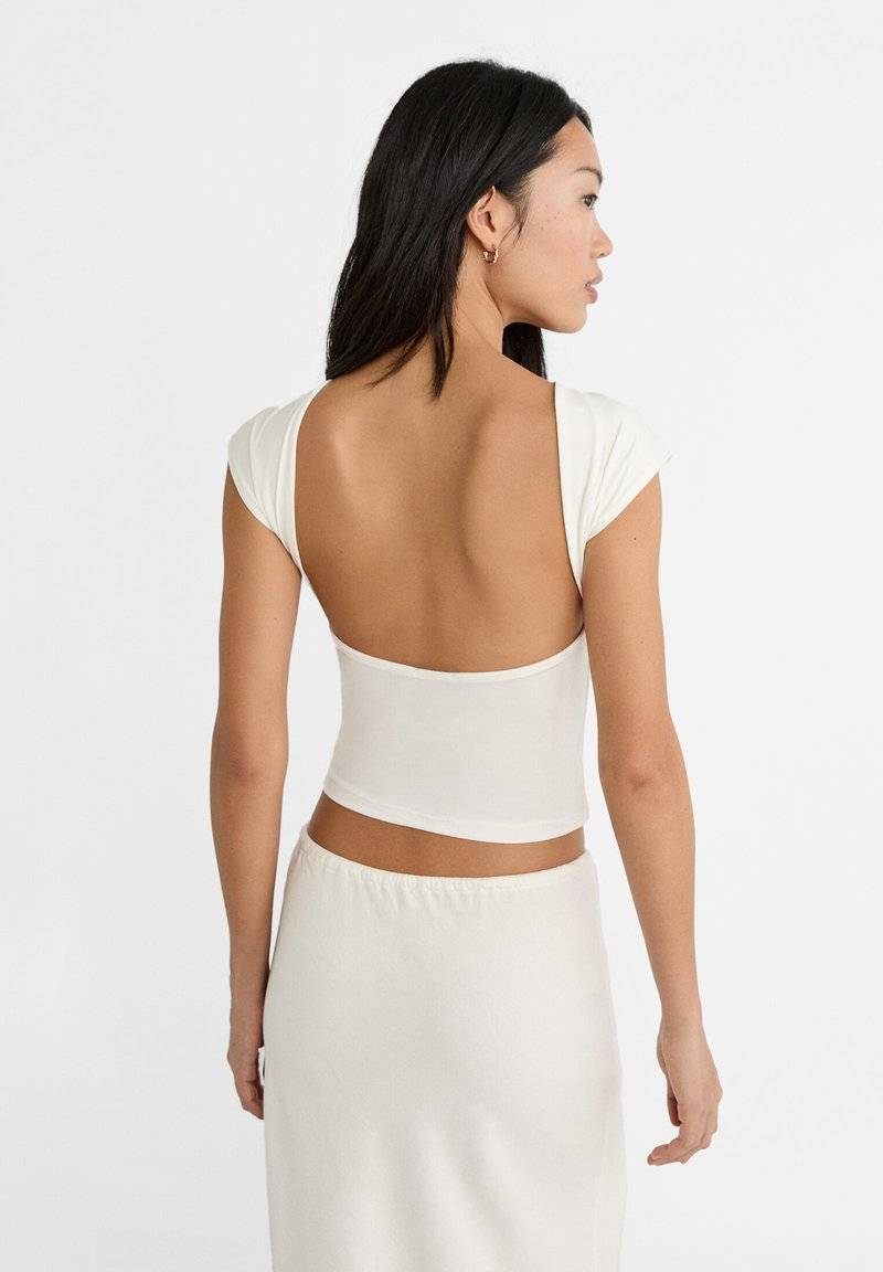 Stradivarius Stradivarius OPEN-BACK - Basic T-shirt - white Riesige Rabatte