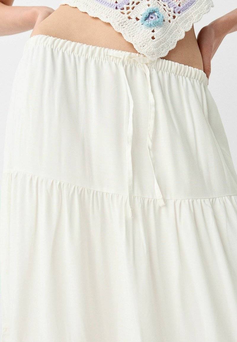 Bershka Bershka ELASTICATED - Maxi skirt - white Im Verkauf