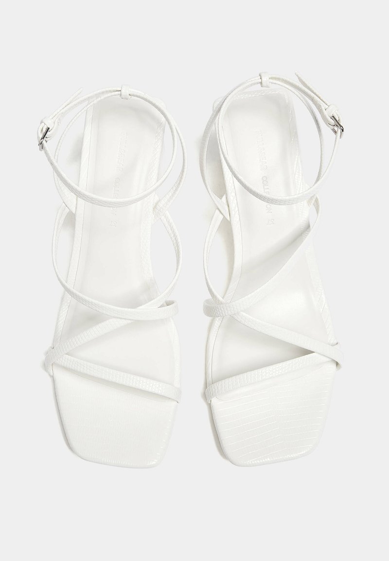 PULL&BEAR PULL&BEAR WITH CROSSOVER STRAPS - Sandals - white Osterangebot