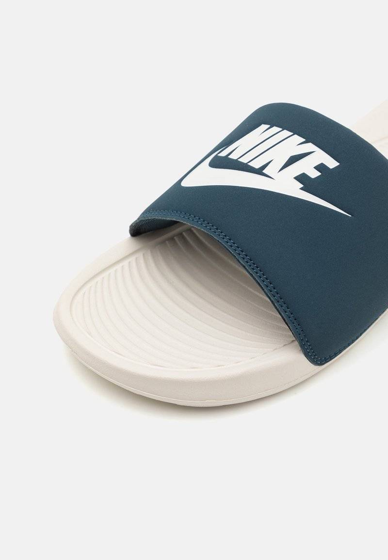 Nike Sportswear Nike Sportswear VICTORI ONE SLIDE - Pool slides Muttertagsangebot
