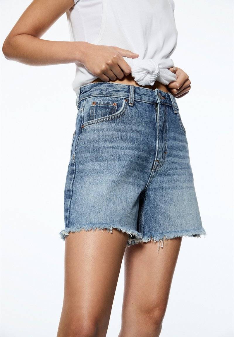 PULL&BEAR PULL&BEAR HIGH-WAIST - BERMUDA - Denim shorts - blue denim Angebote