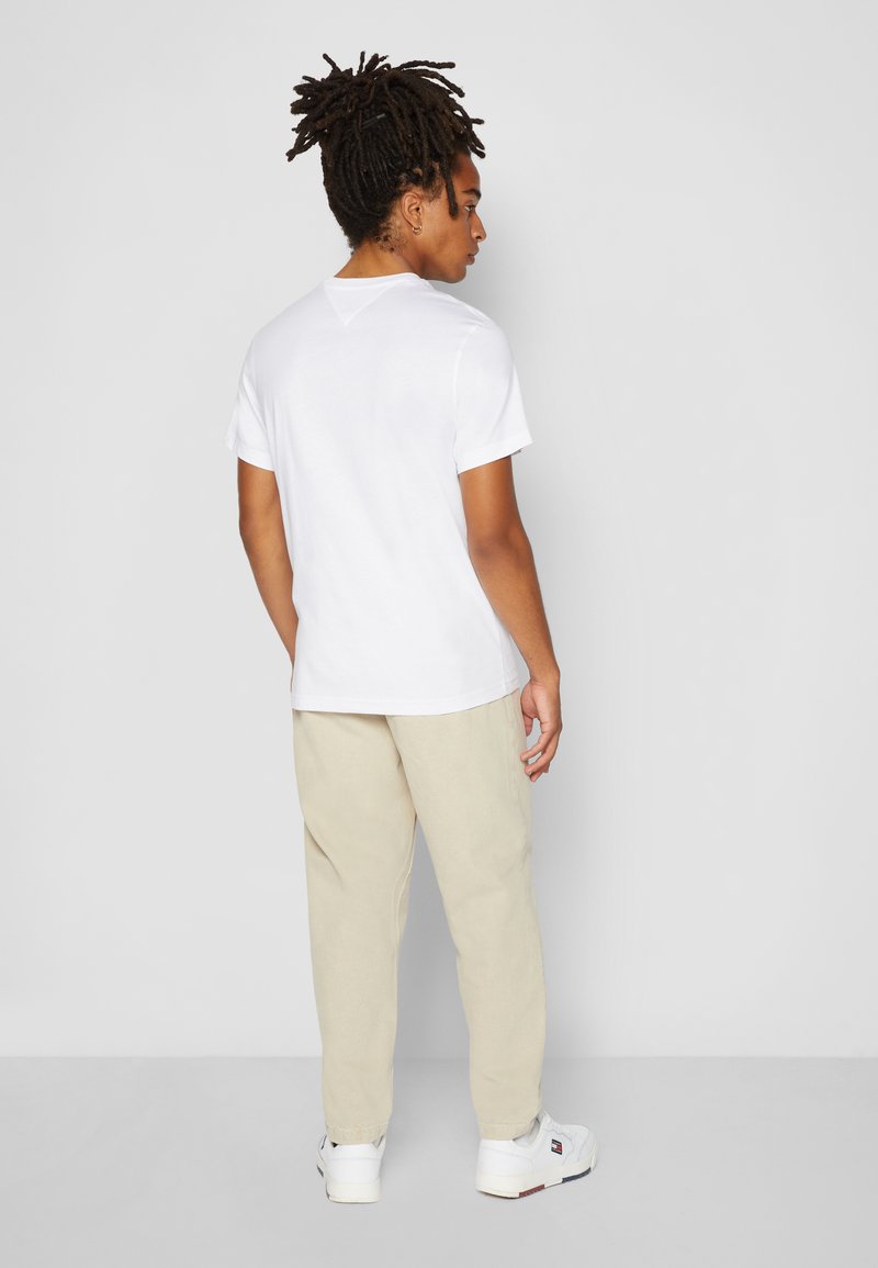 Tommy Jeans Tommy Jeans SLIM TEE - Basic T-shirt - classic white Begrenztes Angebot