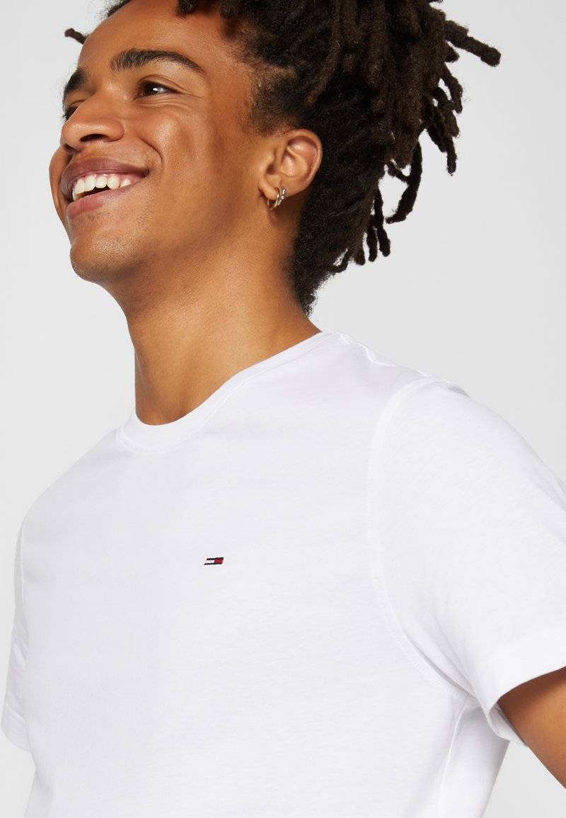 Tommy Jeans Tommy Jeans SLIM TEE - Basic T-shirt - classic white Begrenztes Angebot