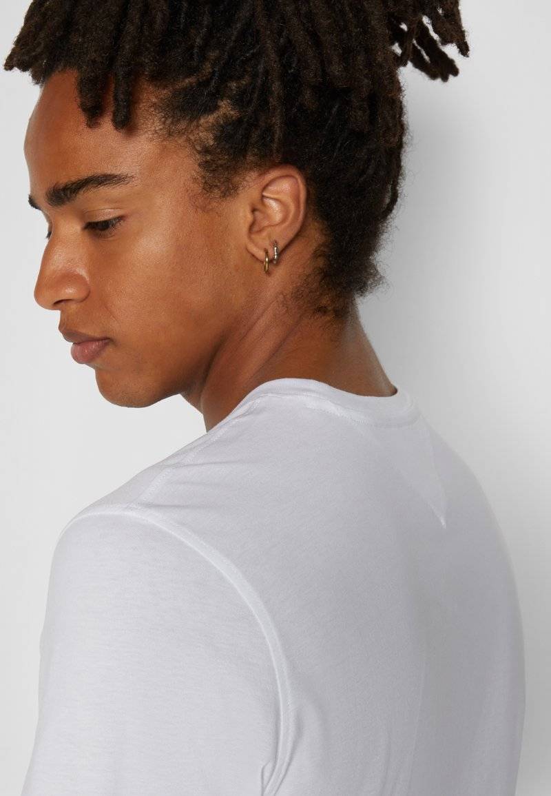 Tommy Jeans Tommy Jeans SLIM TEE - Basic T-shirt - classic white Begrenztes Angebot
