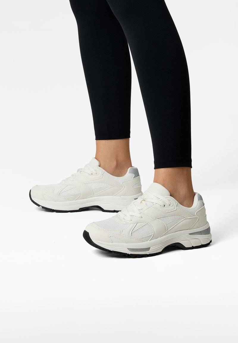 OYSHO OYSHO RETRO RUNNING - Training shoe - white