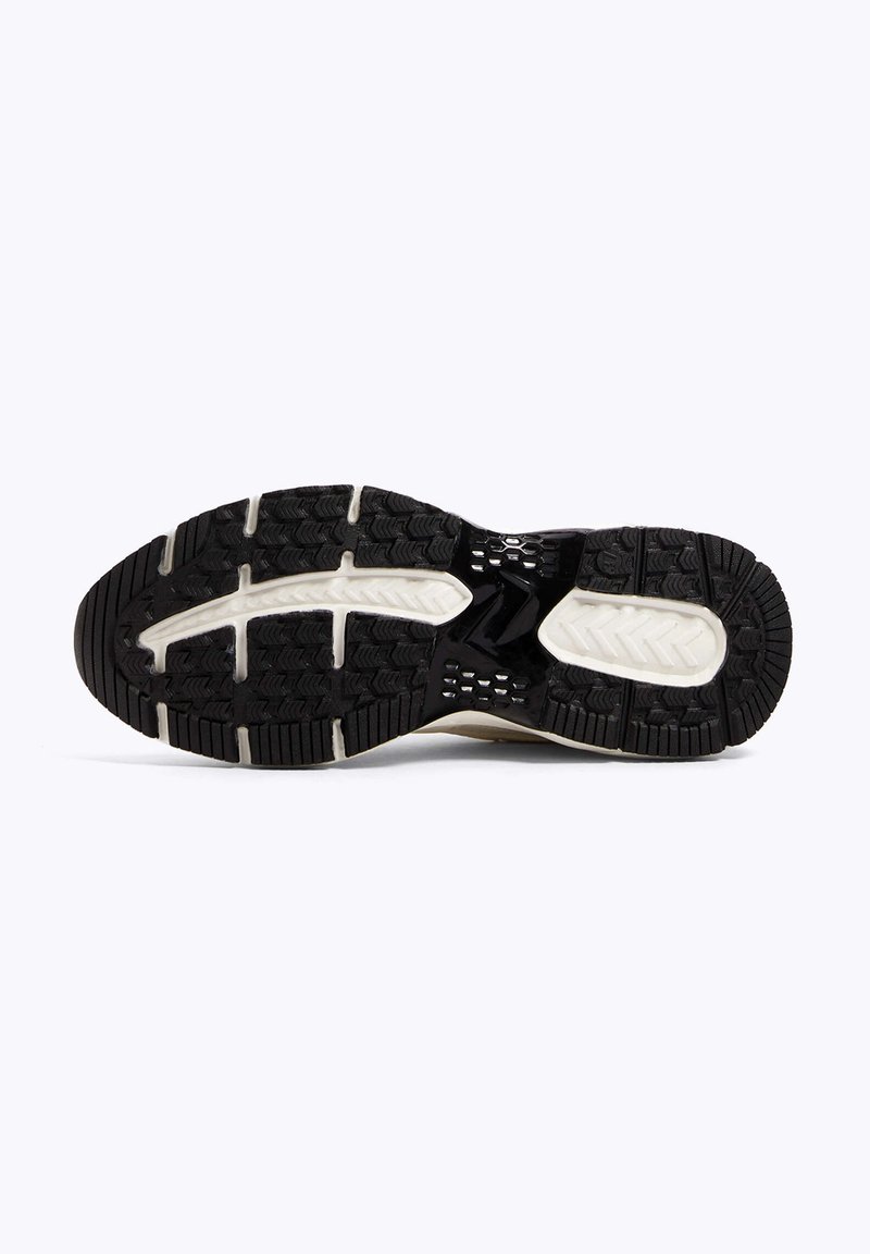OYSHO OYSHO RETRO RUNNING - Training shoe - white Valentinstagsangebot