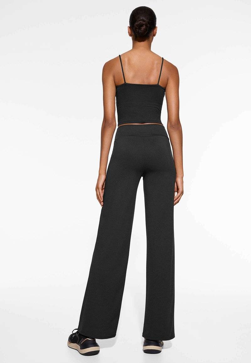 OYSHO OYSHO HIGH-RISE COMFORTLUX STRAIGHT-LEG - Trousers - black Top Angebot