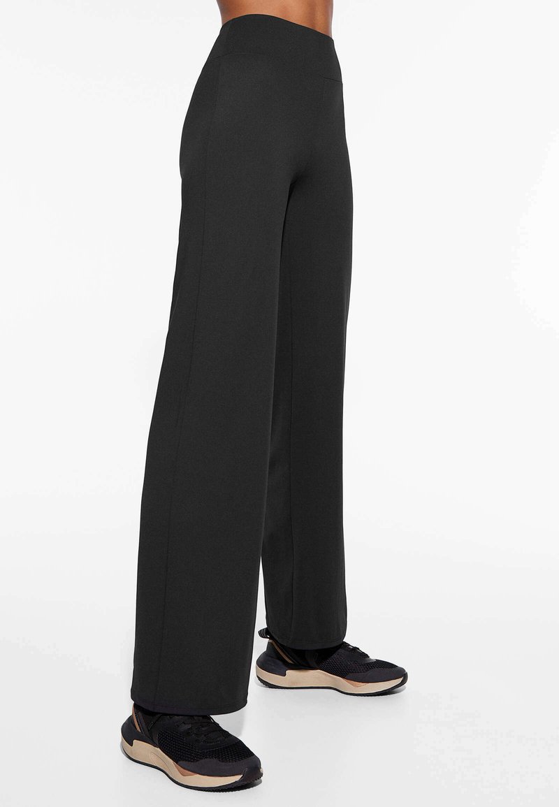 OYSHO OYSHO HIGH-RISE COMFORTLUX STRAIGHT-LEG - Trousers - black Top Angebot