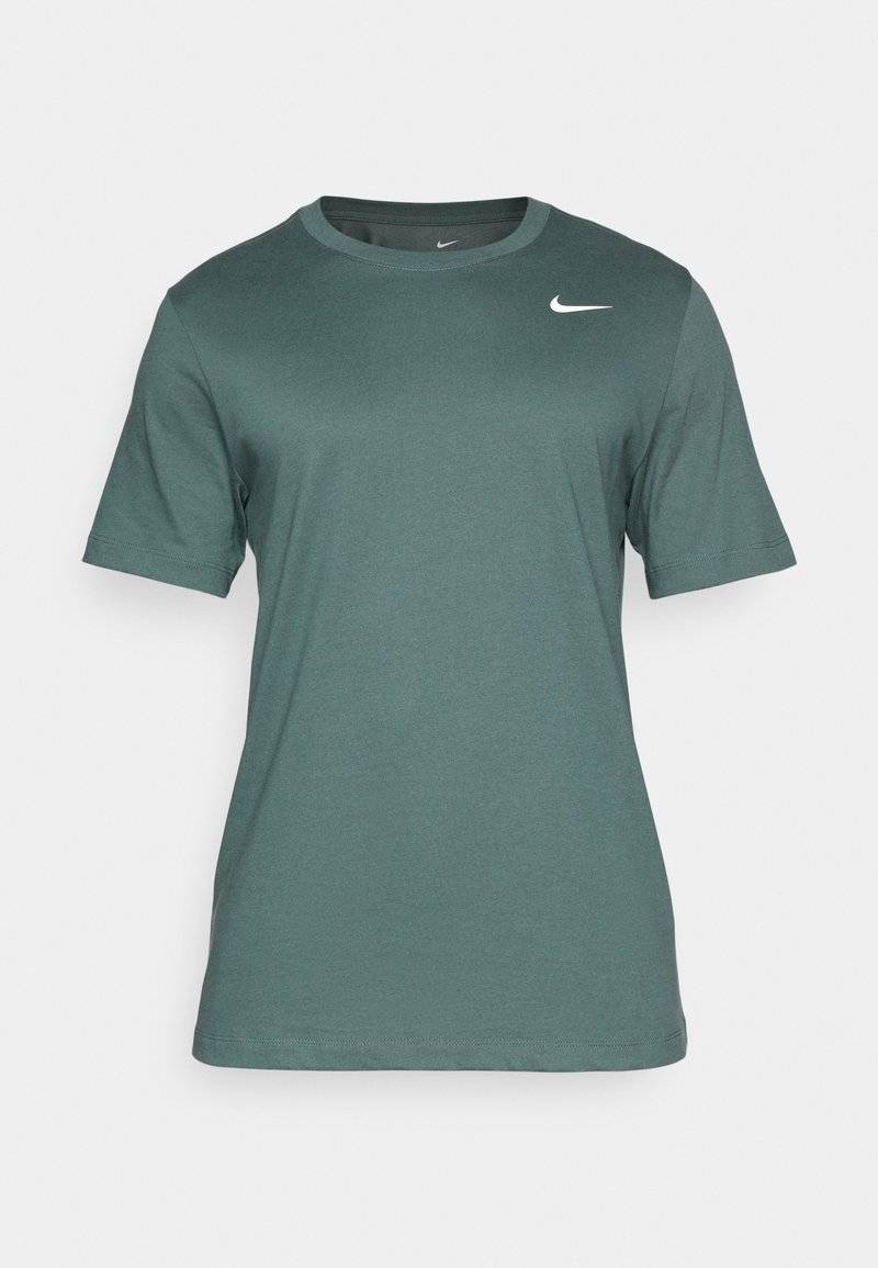 Nike Performance Nike Performance TEE CREW SOLID - Sports T-shirt - vintage green VIP-Rabatte