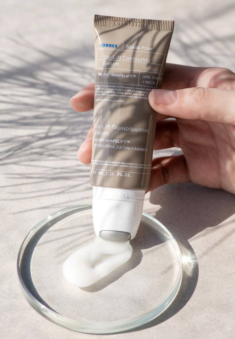 KORRES KORRES BLACK PINE 4D BIOSHAPELIFT™ FIRMING AND RE-CONTOURING SERUM - Serum Wochenangebot