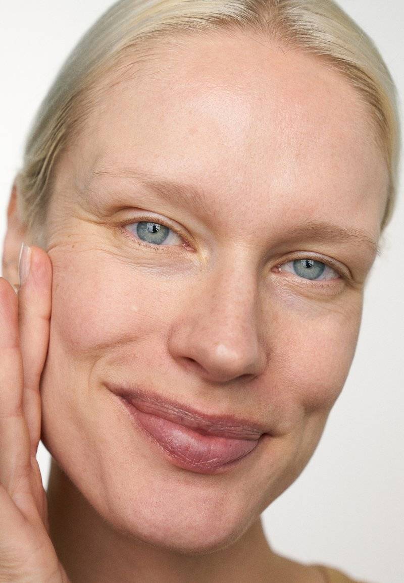 KIKO Milano KIKO Milano SMART HYDRASHOT STICK - Face cream Super Rabatt