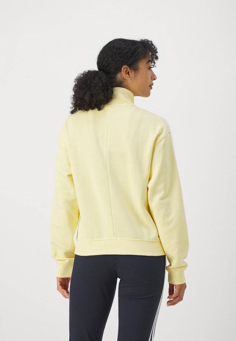 adidas Sportswear adidas Sportswear ESSENTIALS 3-STRIPES QUARTER ZIP - Sweatshirt - almost yellow Großer Ausverkauf