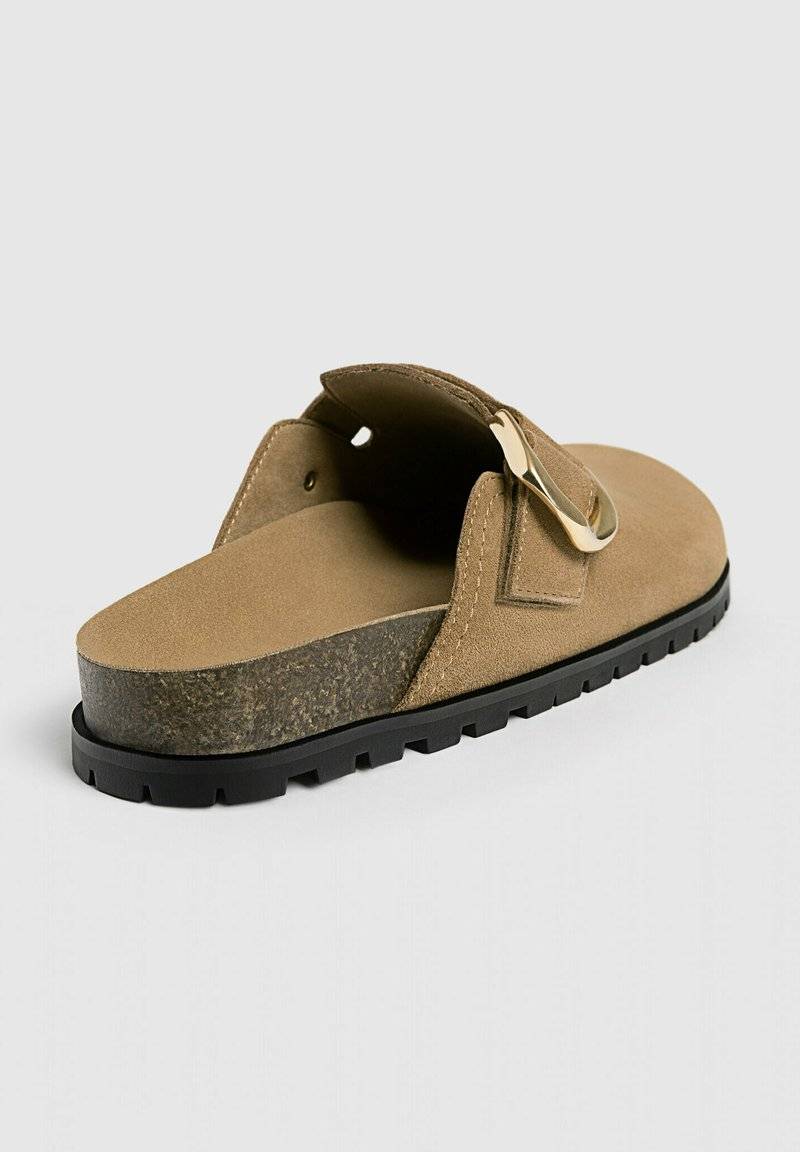 Stradivarius Stradivarius WITH BUCKLE DETAILS - Clogs - beige Neueste Mode