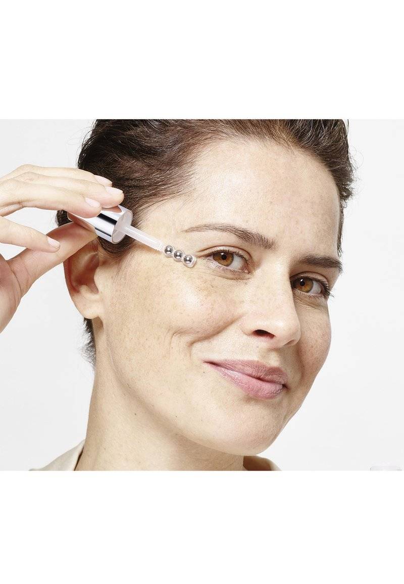 L'Oréal Paris Skin L'Oréal Paris Skin REVITALIFT FILLER AUGENSERUM - Eyecare zollfrei