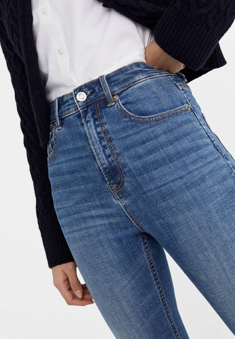 Stradivarius Stradivarius MIT SEHR HOHEM BUND - Jeans Skinny Fit - blue denim Fabrikpreis