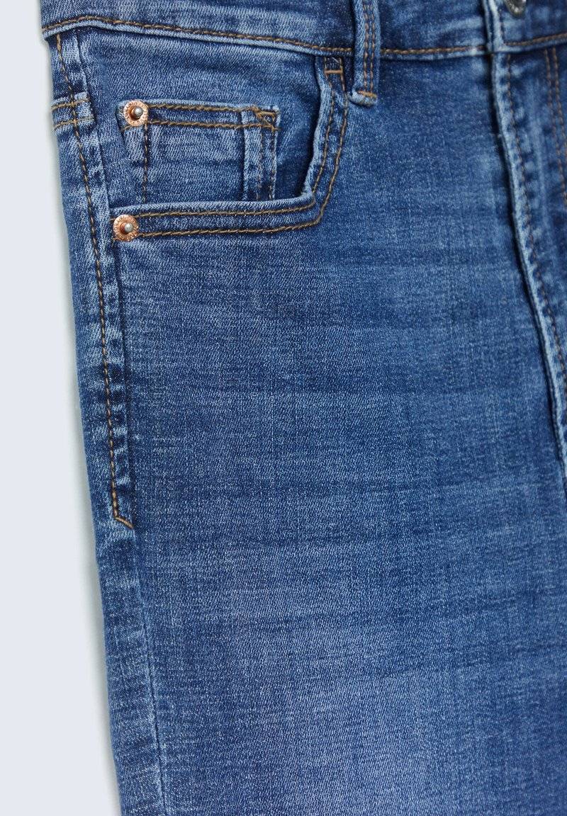 Stradivarius Stradivarius MIT SEHR HOHEM BUND - Jeans Skinny Fit - blue denim Fabrikpreis