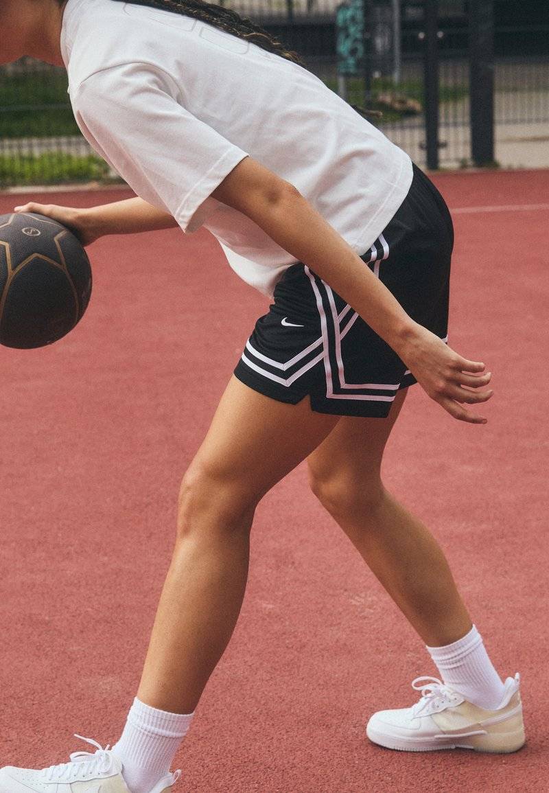 Nike Performance Nike Performance CROSSOVER SHORT - Sports shorts - black black white