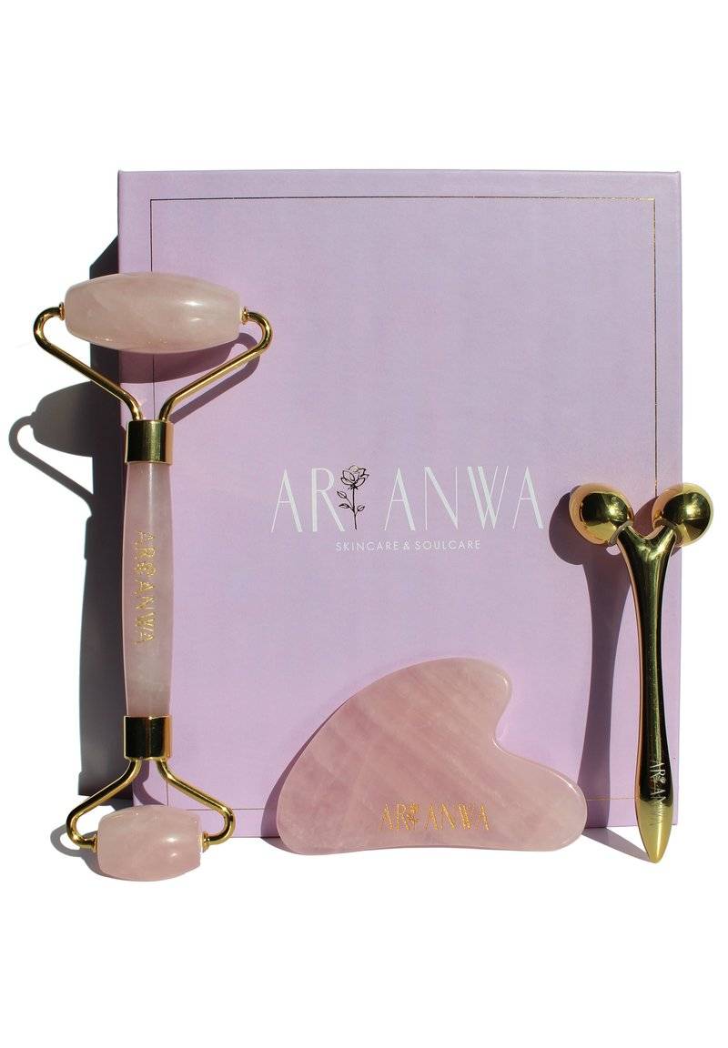 ARI ANWA Skincare ARI ANWA Skincare THE GLOW KIT ROSE – FACE YOGA SET: GUA SHA, ROSENQUARZ ROLLER & 3D MASSAGER - Skincare set - rosa