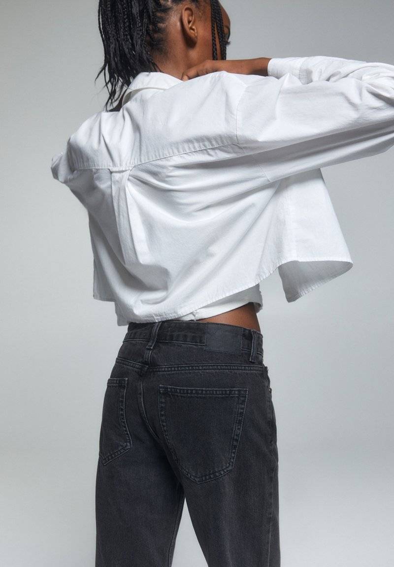 PULL&BEAR PULL&BEAR MID-WAIST - Straight leg jeans - black Valentinstagsangebot
