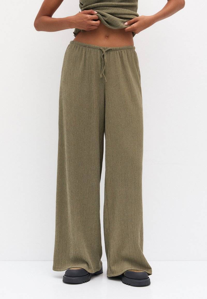 PULL&BEAR PULL&BEAR WIDE-LEG FLOWING - Trousers - khaki