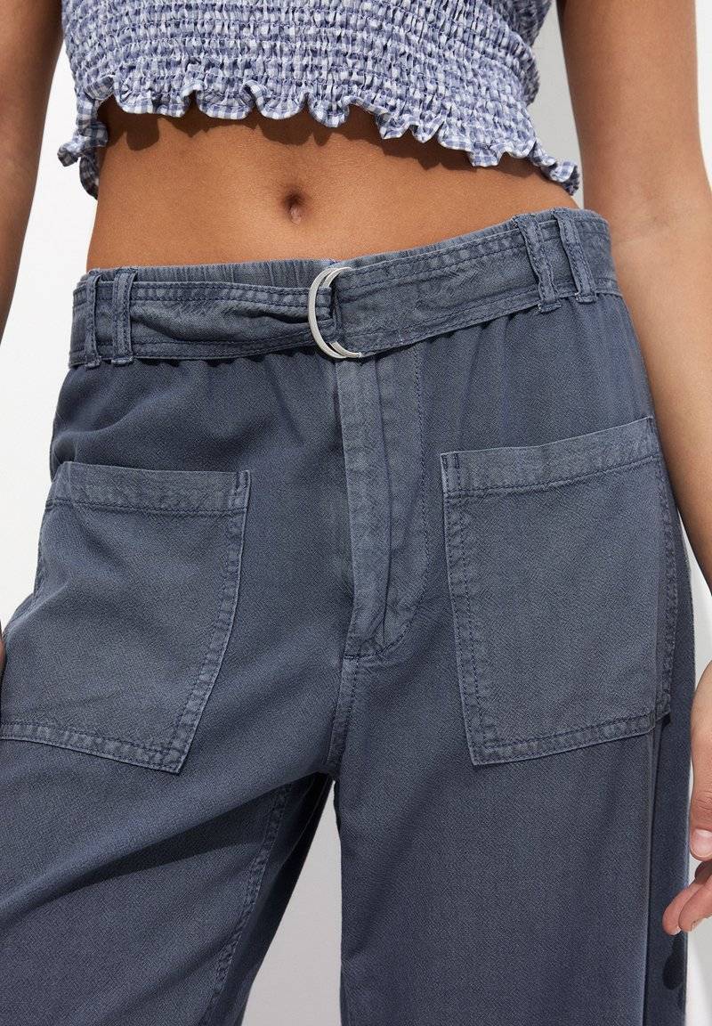 PULL&BEAR PULL&BEAR Trousers - blue Räumungsverkauf