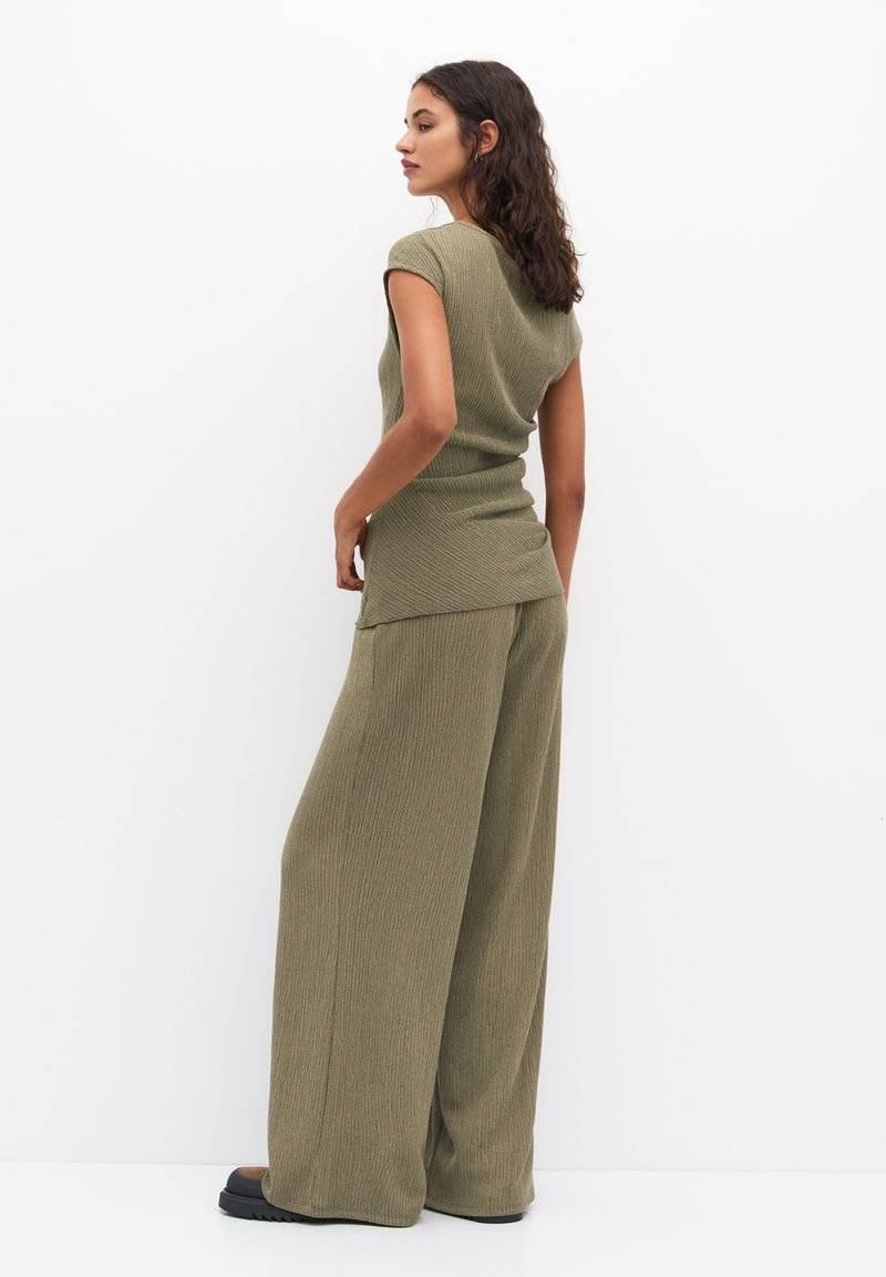 PULL&BEAR PULL&BEAR GATHERED SLEEVELESS - Blouse - khaki Kauf eins, bekomm eins gratis