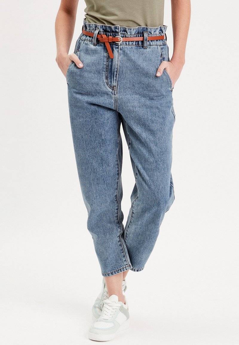 Cache Cache Cache Cache SLOUCHY-MIT GÜRTEL - Jeans Tapered Fit - denim stone Wochenangebot