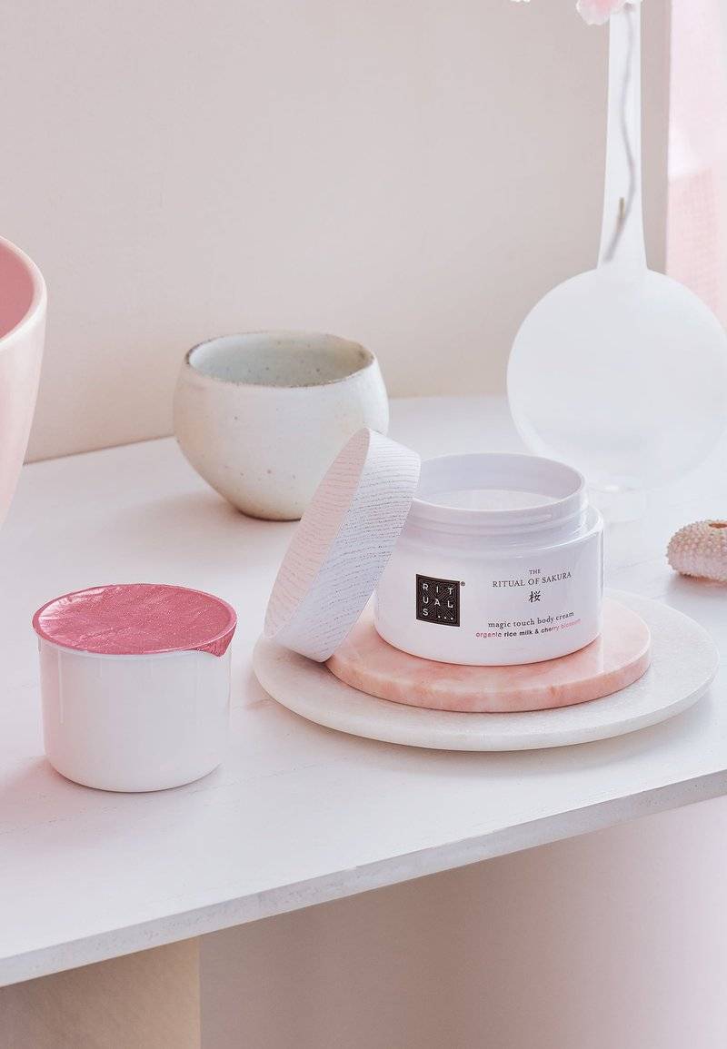 Rituals Rituals BODY CREAM REFILL THE RITUAL OF SAKURA - FLORAL - CHERRY BLOSSOM & RICE MILK - Moisturiser zollfrei