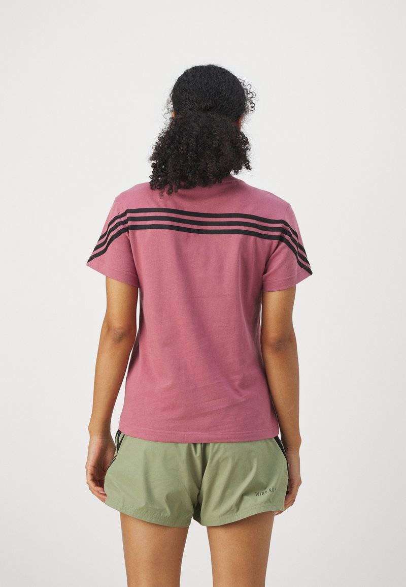 adidas Sportswear adidas Sportswear FUTURE ICONS THREE STRIPES - Print T-shirt - preloved crimson Outlet