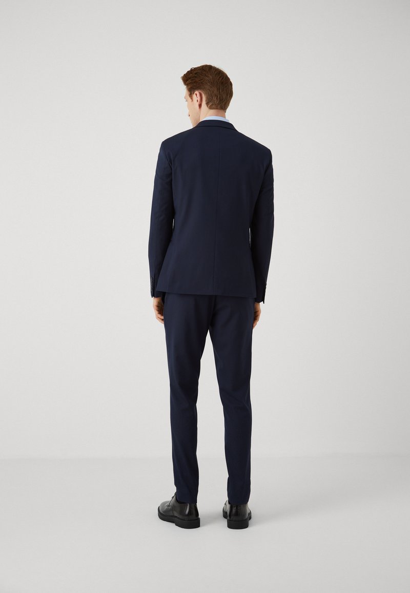 Isaac Dewhirst Isaac Dewhirst BASIC PLAIN SUIT SET - Suit - dark blue Kauf eins, bekomm eins gratis