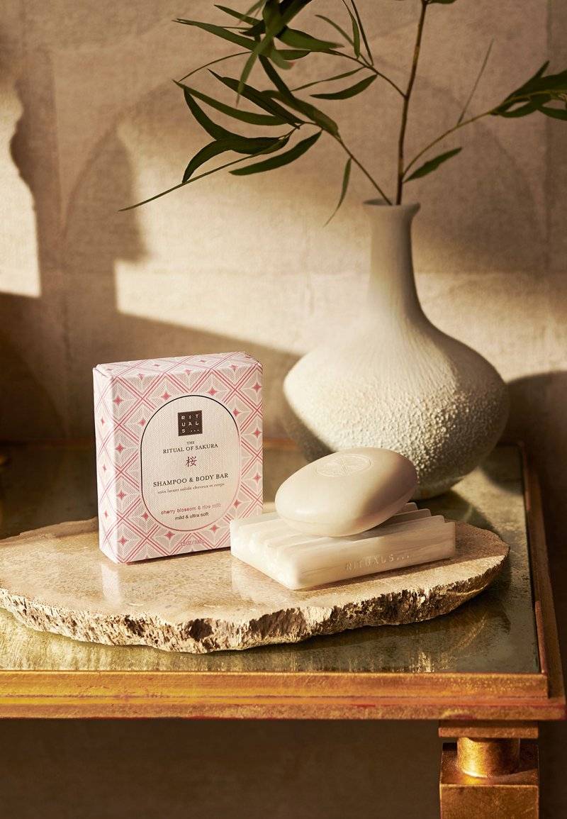 Rituals Rituals THE RITUAL OF SAKURA SHAMPOO & BODY BAR - Soap bar Vierteljährliche Förderung