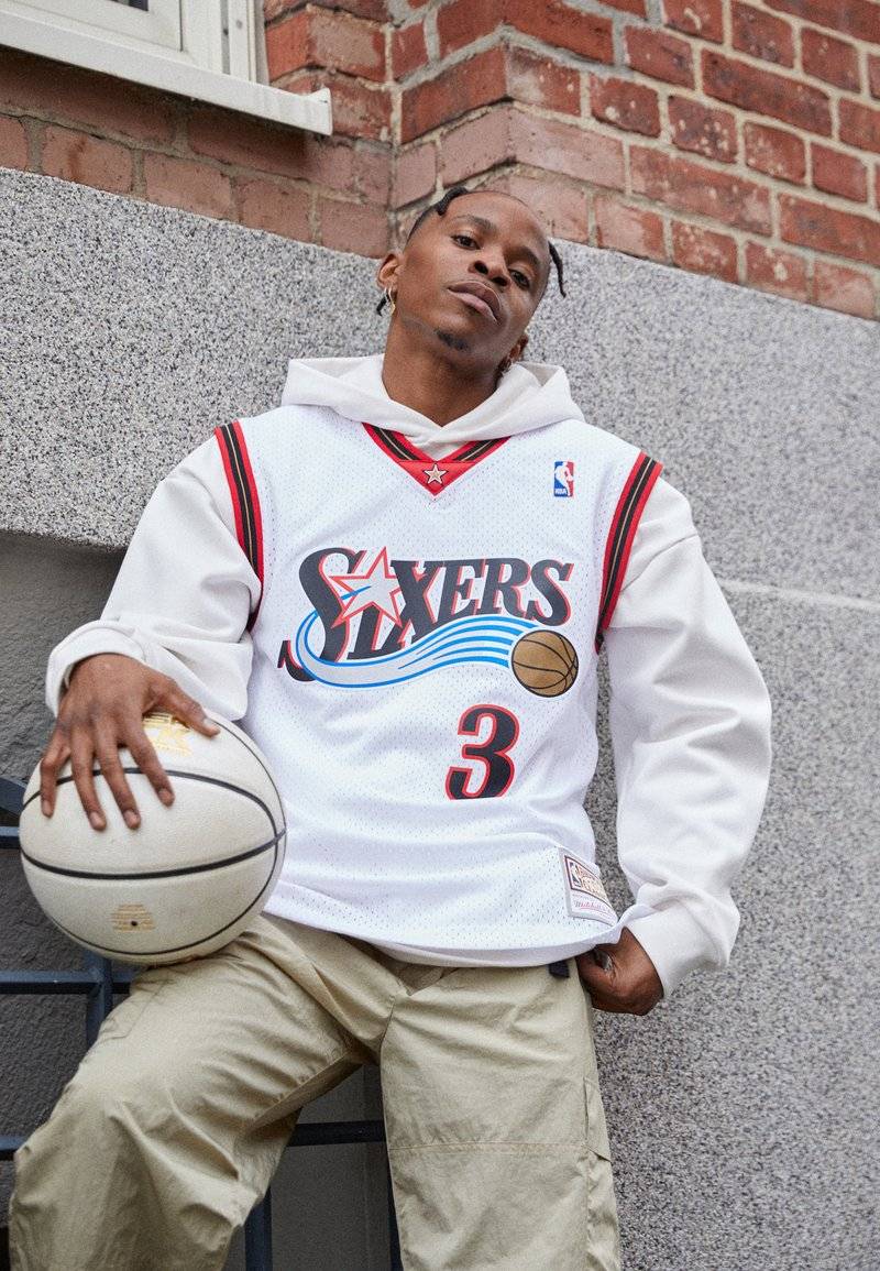 Mitchell & Ness Mitchell & Ness NBA ALLEN IVERSON PHILADELPHIA 76ERS SWINGMAN HOME - Club wear - white Rabatt