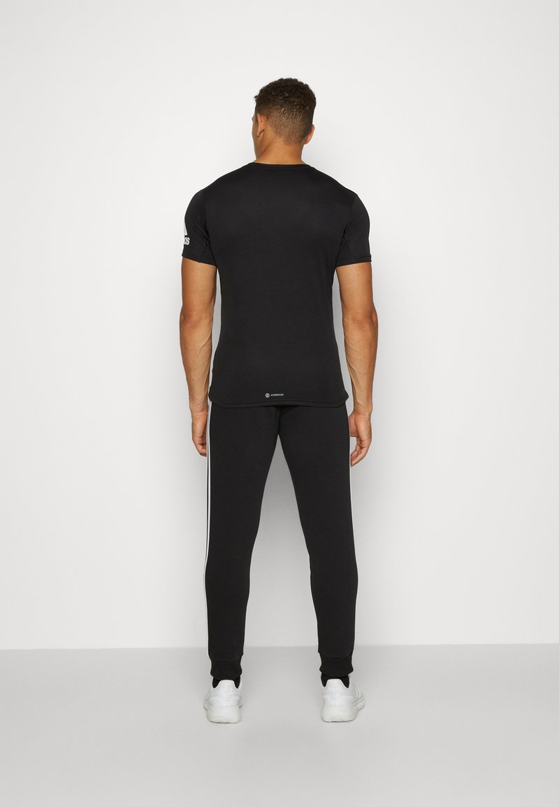 adidas Sportswear adidas Sportswear ESSENTIALS TAPERED CUFF 3 STRIPES PANTS - Tracksuit bottoms - black white Versandkostenfrei