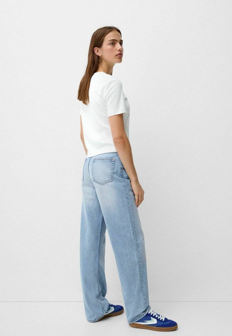 Bershka Bershka MOM - Straight leg jeans Neueste Stile