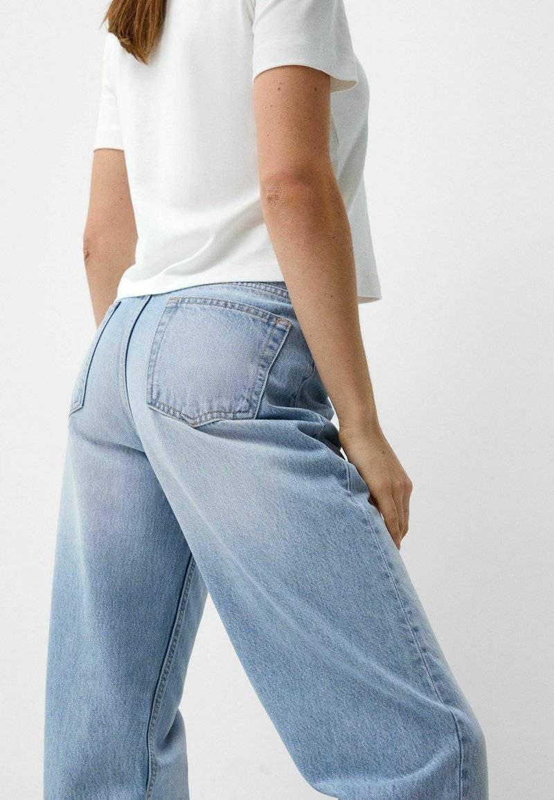 Bershka Bershka MOM - Straight leg jeans Neueste Stile