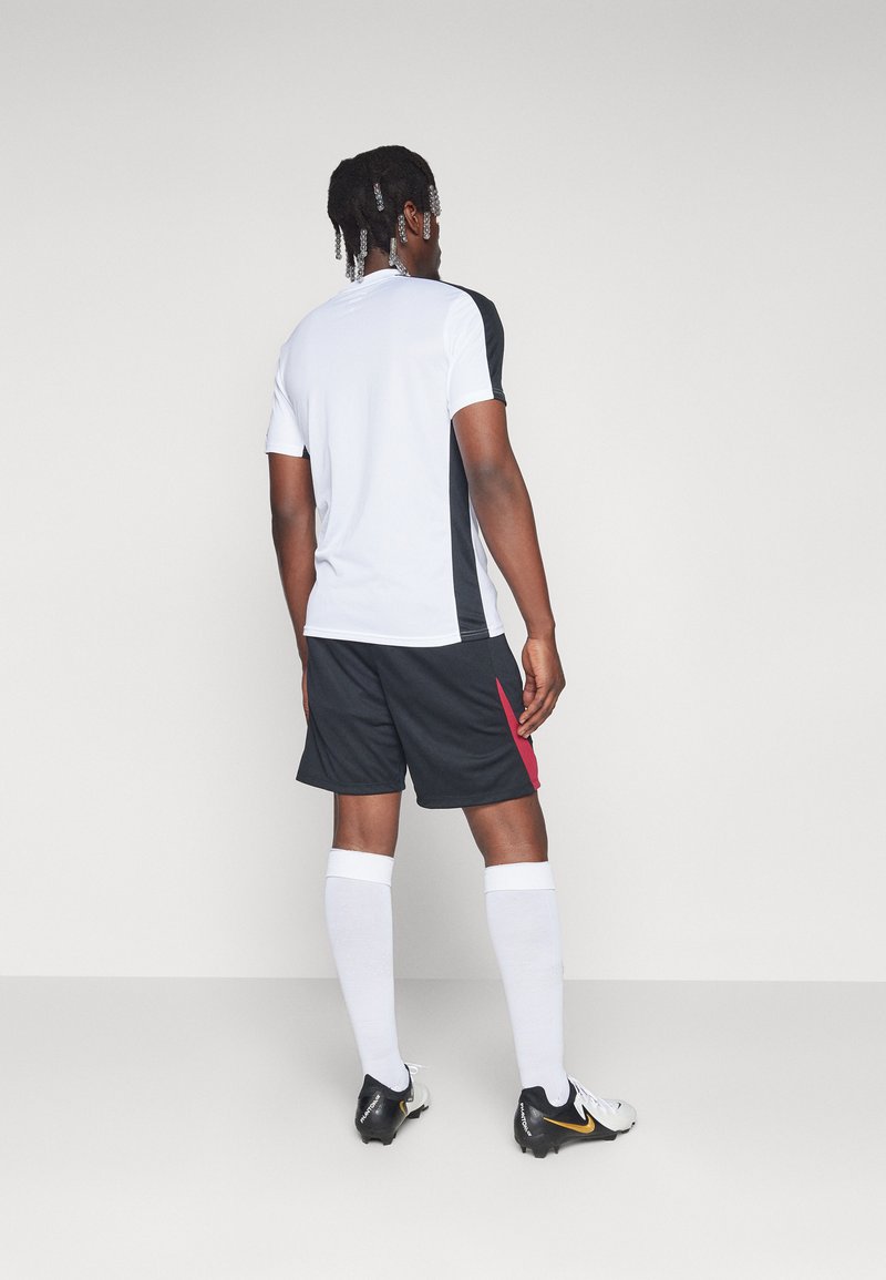 Nike Performance Nike Performance FC BARCELONA STRIKE SHORT - Club wear 50% Rabatt mit kostenlosem Versand
