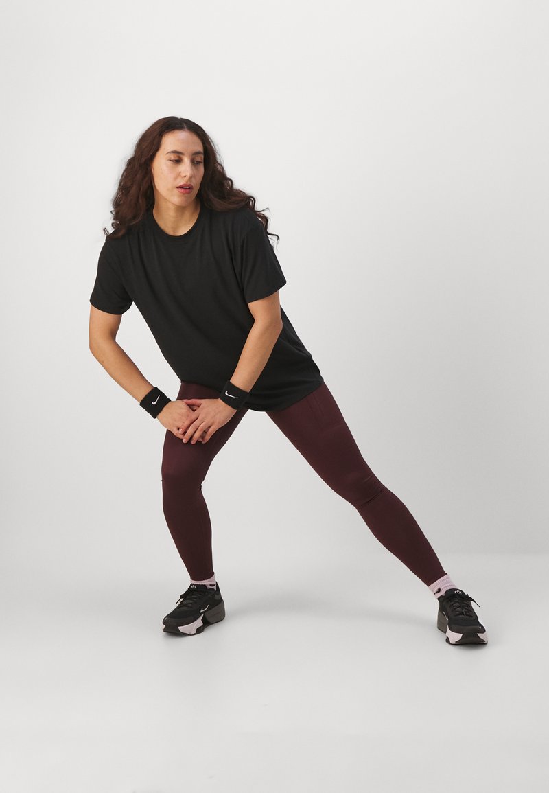 Nike Performance Nike Performance ONE RELAXED TOP - Sports T-shirt - black Rabatte dieses Monats