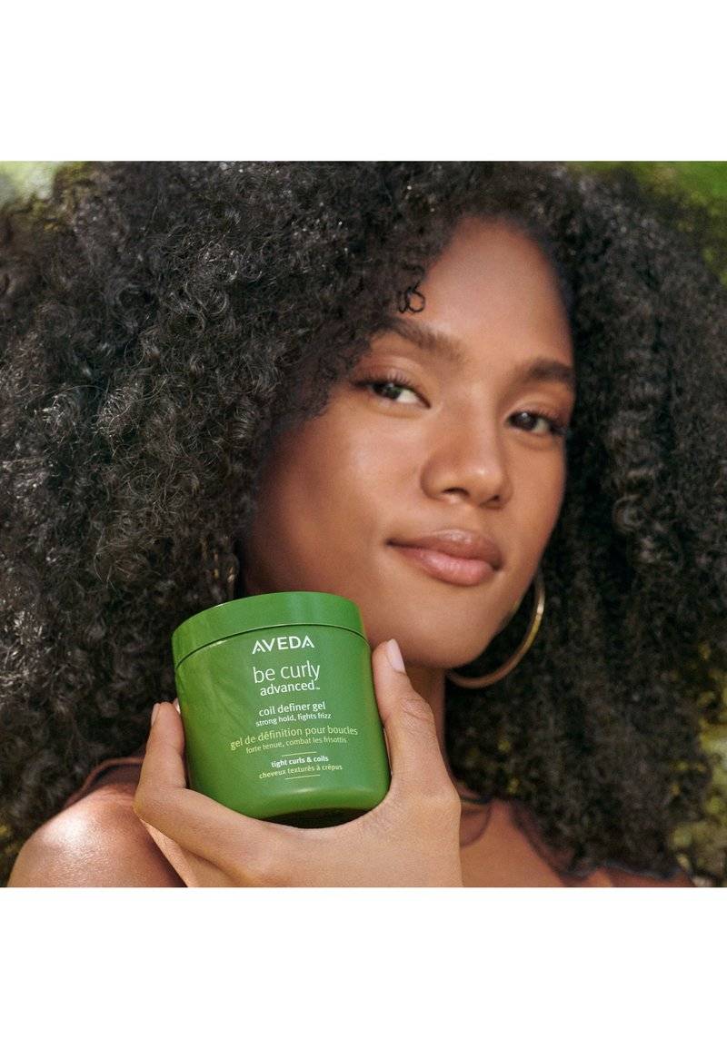 Aveda Aveda BE CURLY ADVANCED™ COIL DEFINER GEL - Hair styling Vatertagsangebot