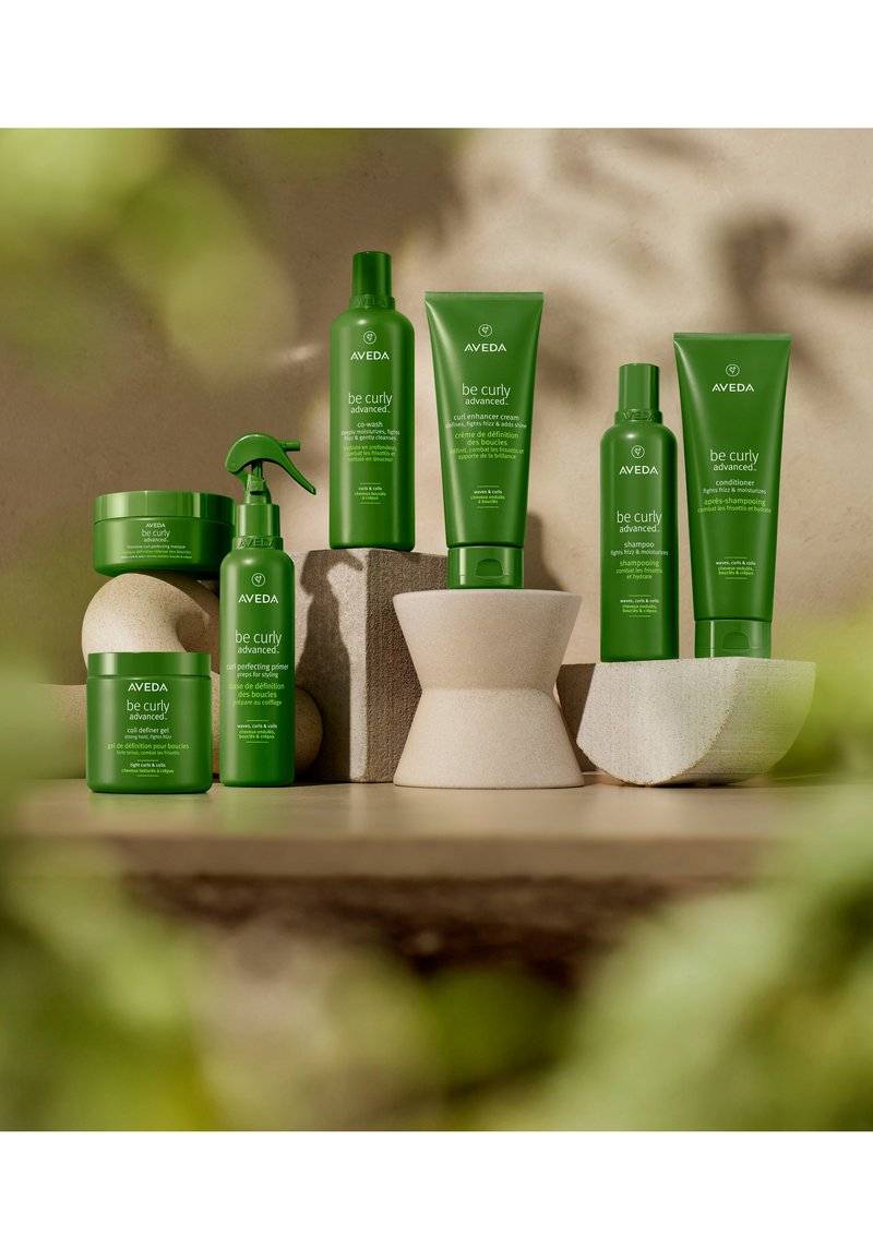 Aveda Aveda BE CURLY ADVANCED™ COIL DEFINER GEL - Hair styling Vatertagsangebot