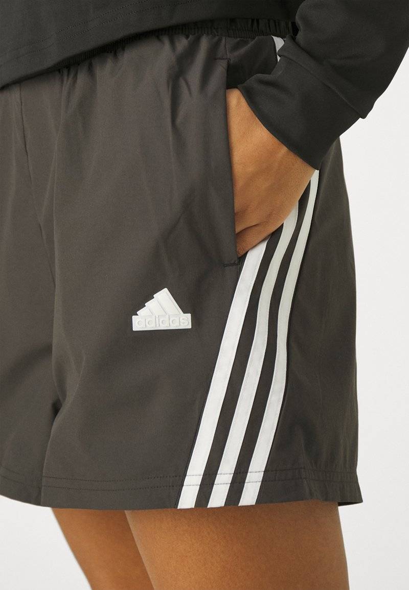 adidas Sportswear adidas Sportswear FUTURE ICONS THREE STRIPES SHORT - Sports shorts - black Letzte 2 Tage