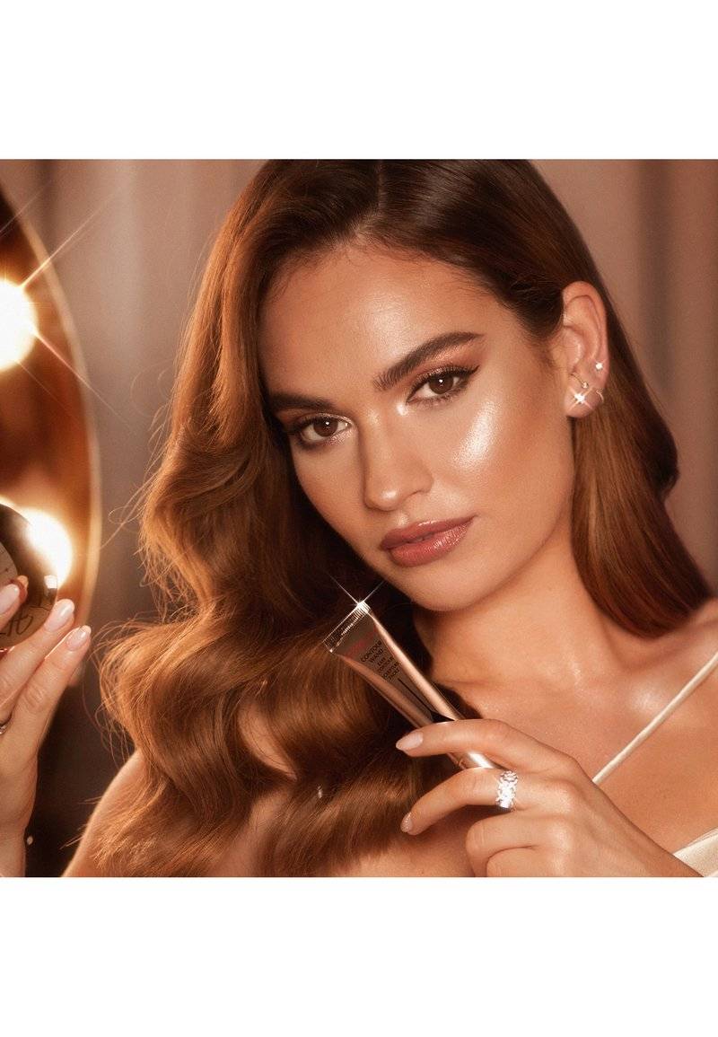 Charlotte Tilbury Charlotte Tilbury HOLLYWOOD CONTOUR LIGHT WAND - Foundation Online