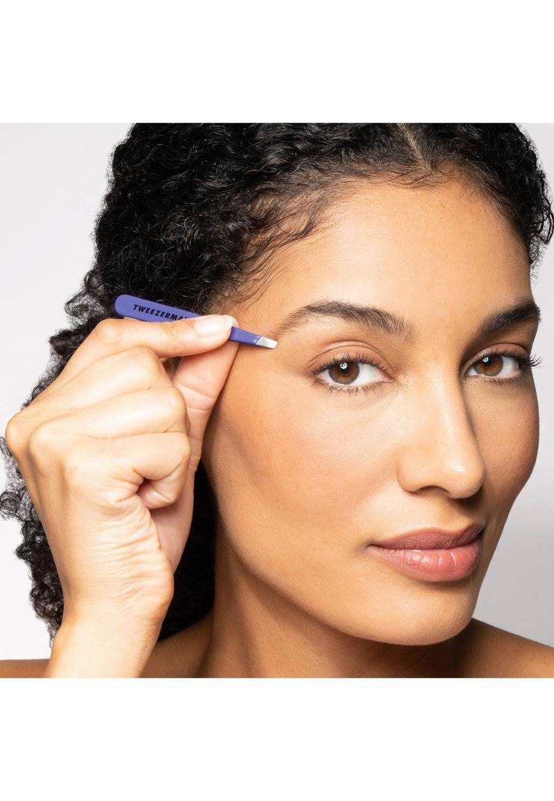 TWEEZERMAN TWEEZERMAN MINI SLANT TWEEZER - Hair removal tool - purple Verkauf